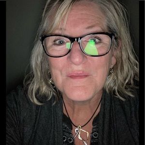 Meet your Posher, Leslie